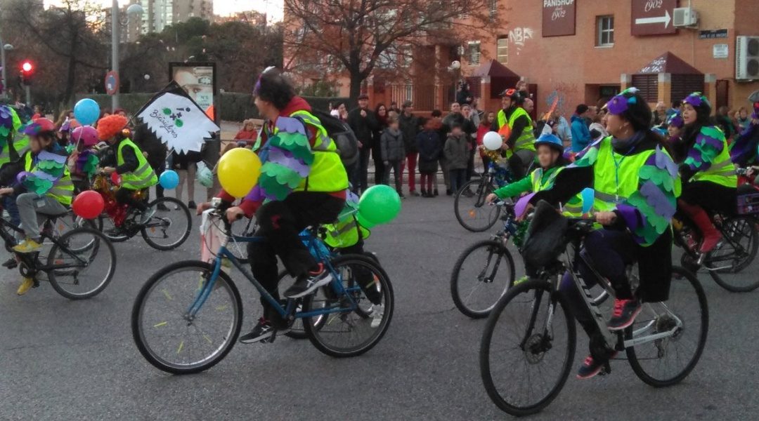 Bicisigleras en la cabalgata de Moratalaz