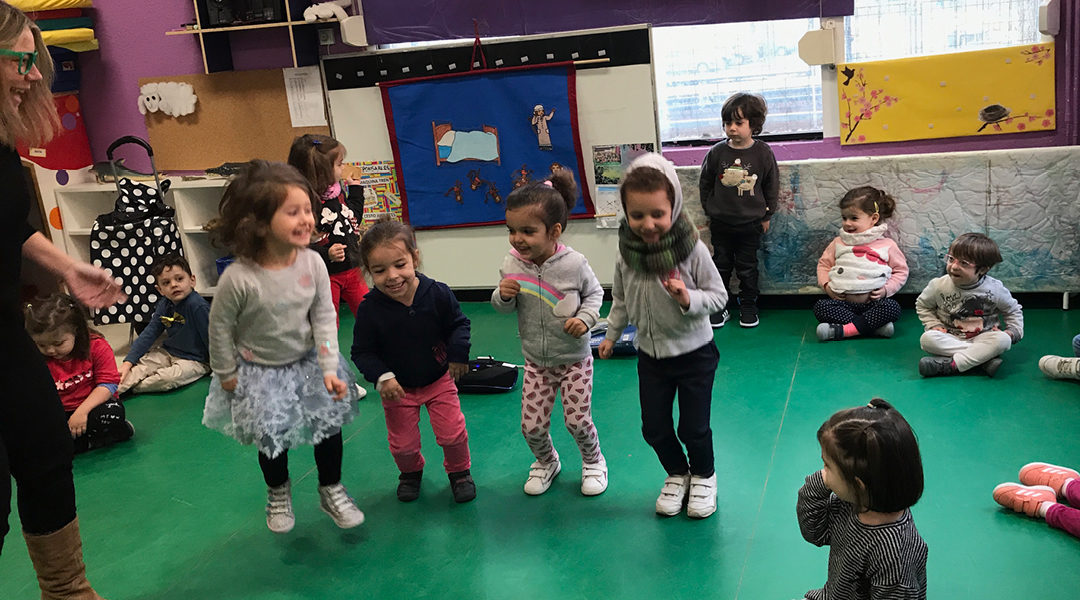 Singing and acting in English classes!