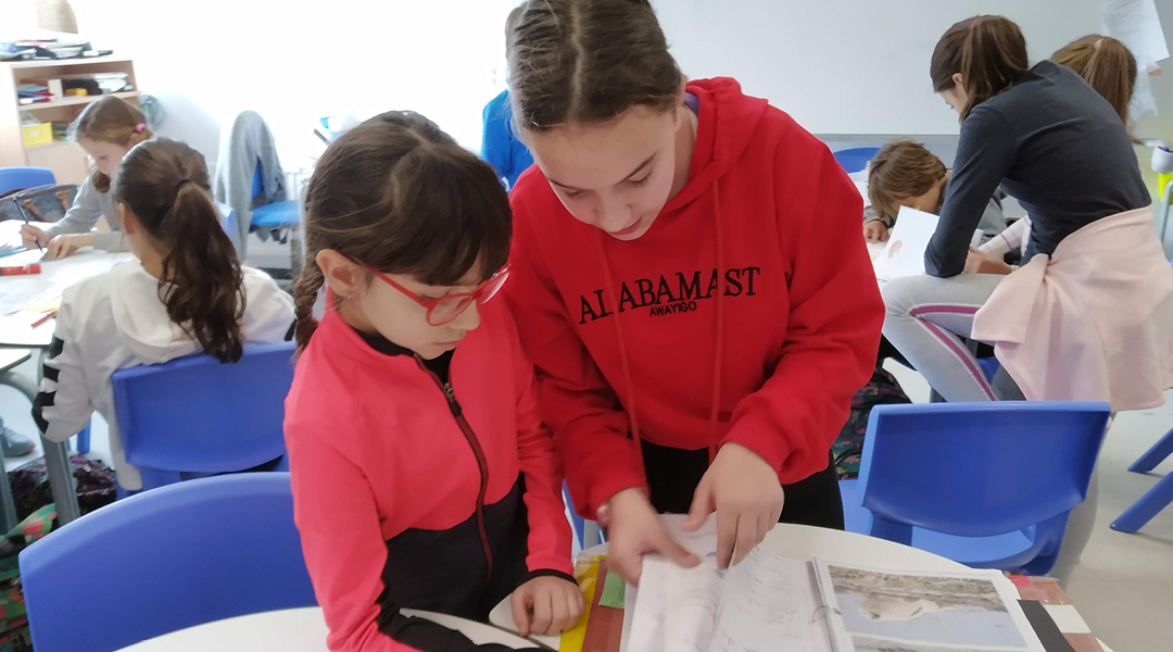 Ayudando a archivar a 3º de Primaria