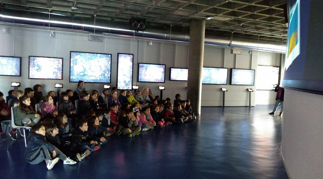 Segundo visita el Planetario