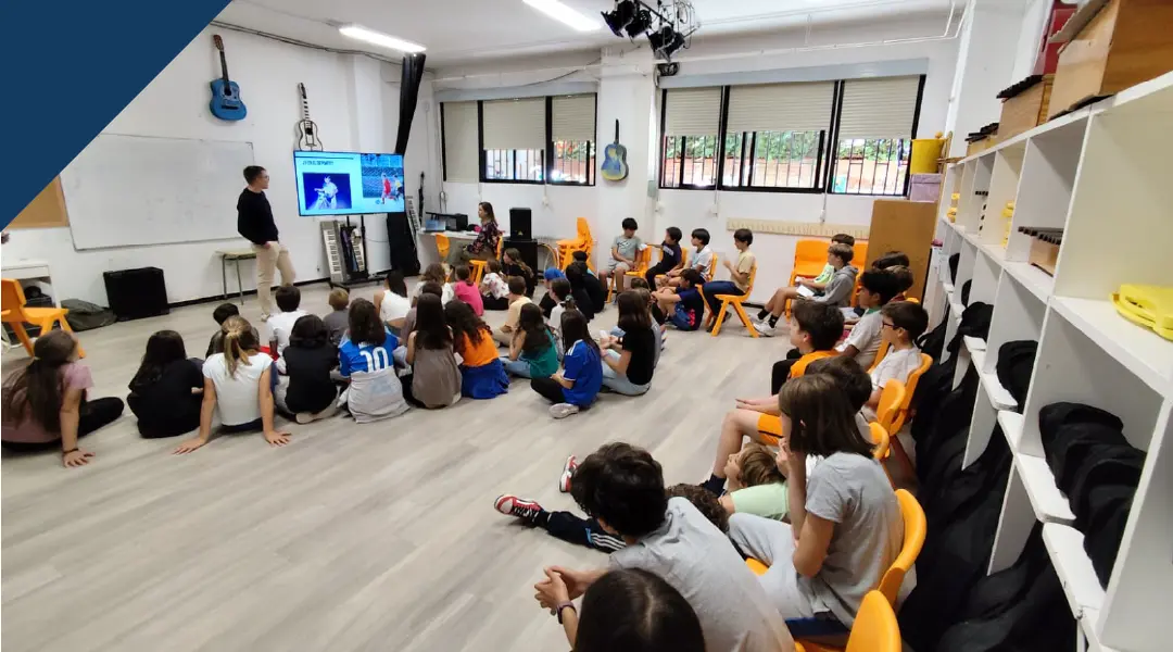 Raúl García Pierna y Sara Martín, ciclistas profesionales que visitaron el colegio